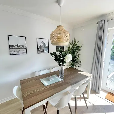 Modern And Spacious 2 - King Bed Galway
