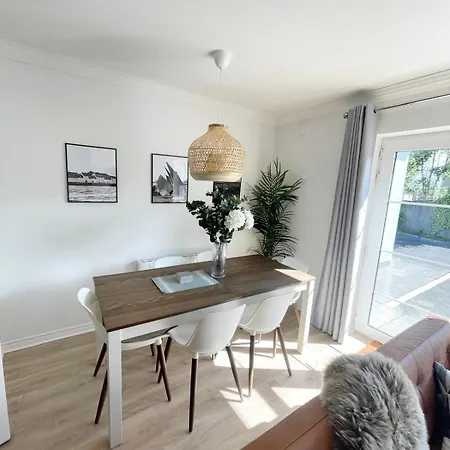 Modern And Spacious 2 - King Bed * Galway