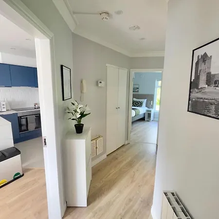 Lägenhet Modern And Spacious 2 - King Bed