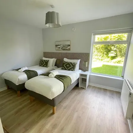 Modern And Spacious 2 - King Bed * Galway
